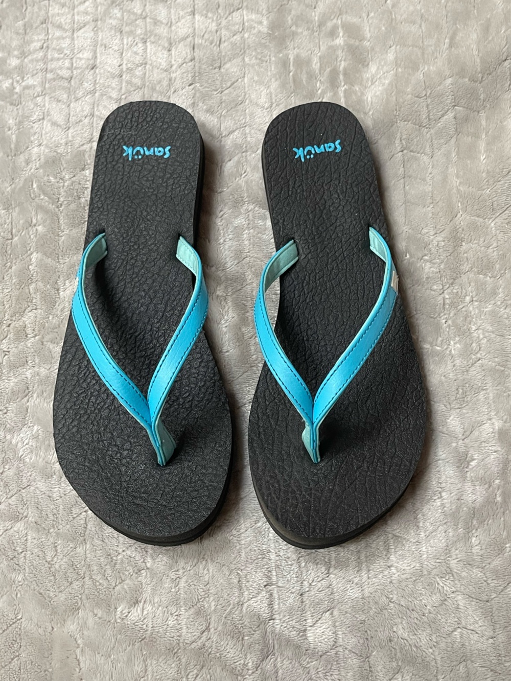 Sanuk yoga mat flip flops